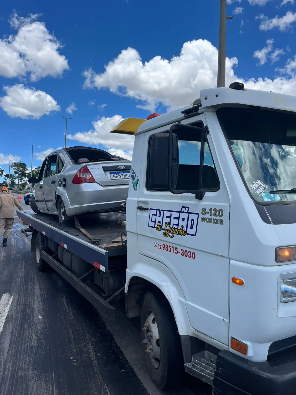 Reboque de caminhonete em ação